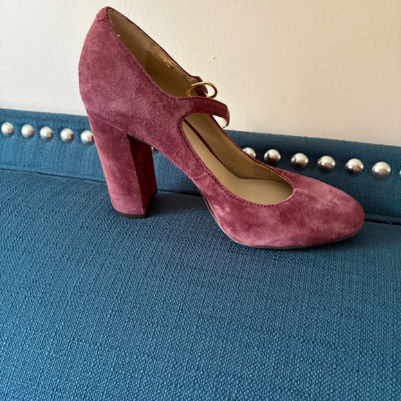 Beautiful plum Vince Camuto’s suede chunky heels - Picture 3 of 7